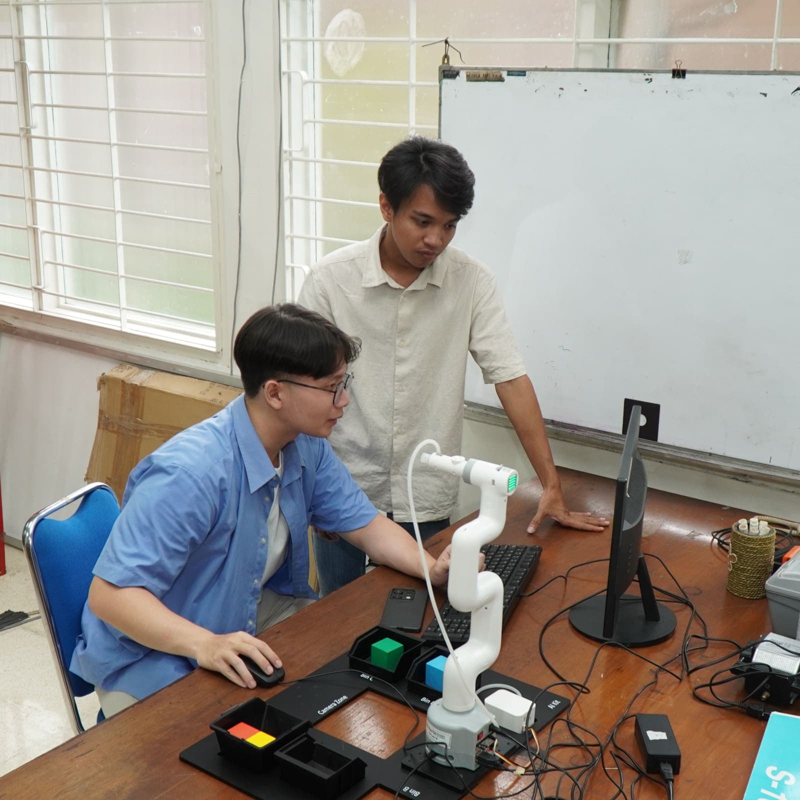 Foto: fasilitas laboratorium modern Faculty of Engineering UKWMS