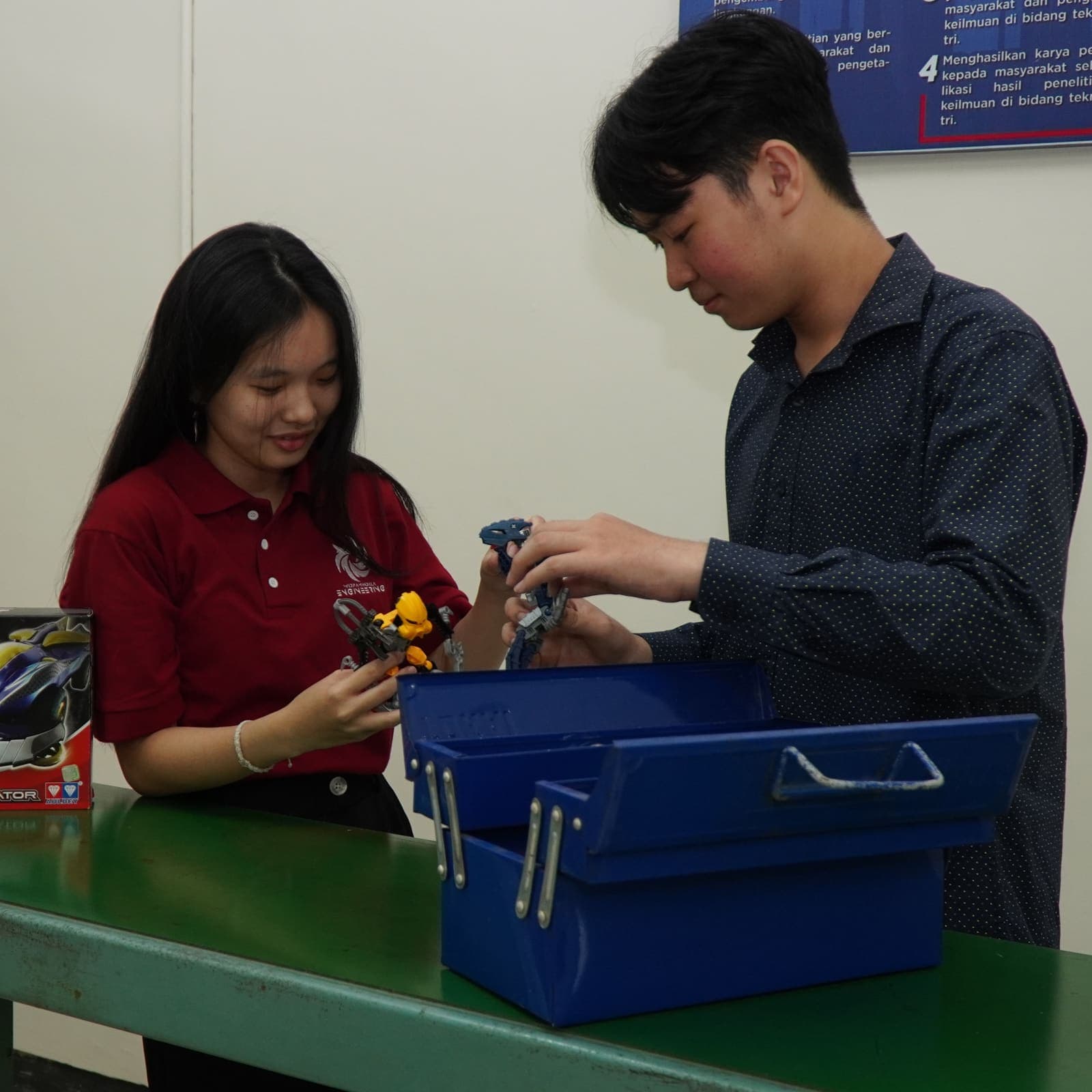 Foto: fasilitas laboratorium modern Faculty of Engineering UKWMS